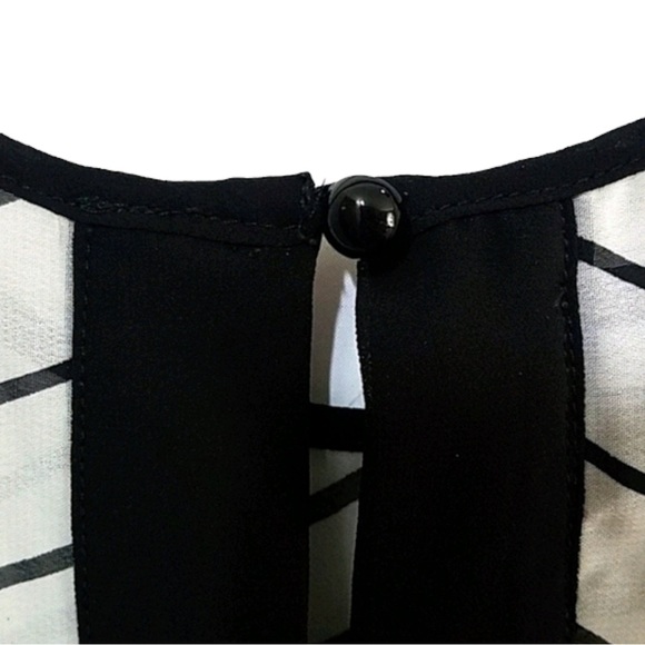 iZ Byer 📌 size small black white chevron sheer 3/4 sleeve scoop neck curved hem - Picture 12 of 16